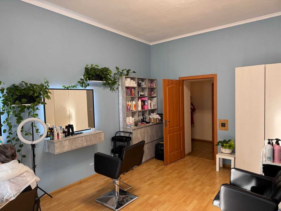 Власник. Великий кабінет 21 м² у центрі з водою і балконом