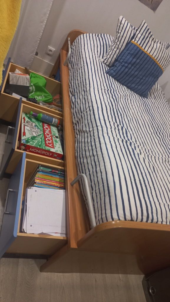 Cama com 4 gavetões