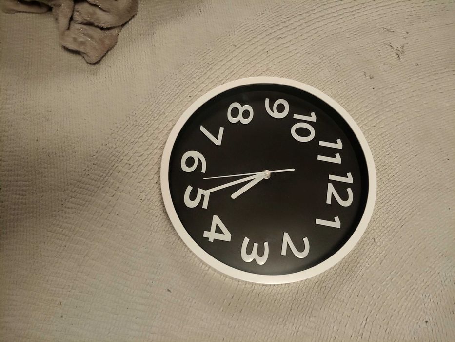 Zegar ścienny 30 cm Nowy