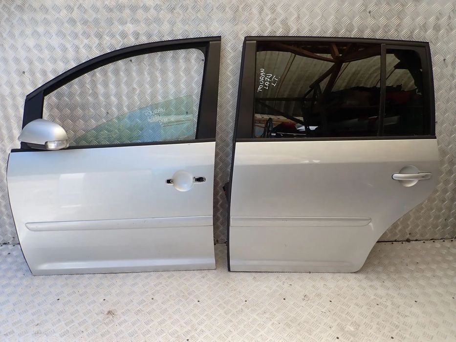 DRZWI PRAWY  PRZÓD VW TOURAN KOD LAKIERU LA7W 450 ZŁ