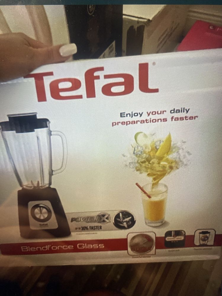 Czarny blender kielichowy Tefal szklana misa