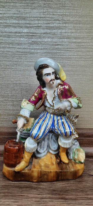 Статуэтка в стиле Jacob Petit Франция XIX в. Смотрите мои объявления!