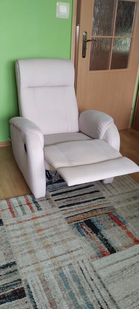 Zestaw wypoczynkowy Agata Meble ROSSO – sofa 3-osobowa + fotel