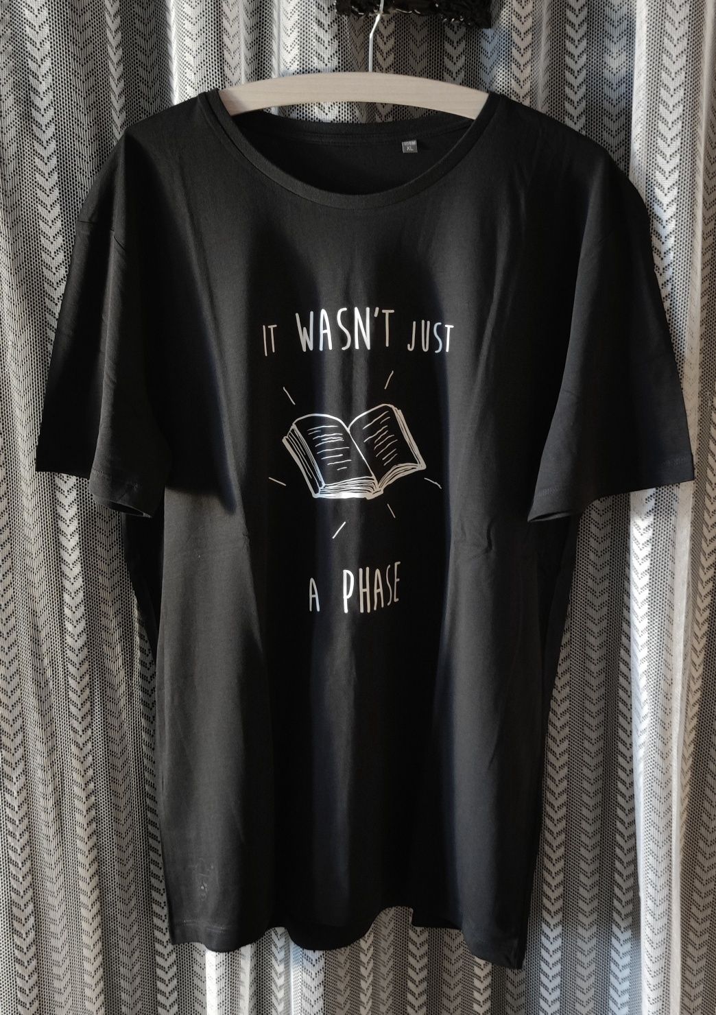 T-shirts "Não Era Apenas Uma Fase" preto I