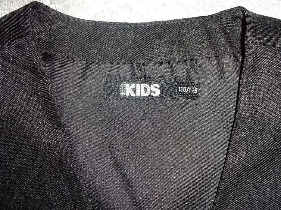 EUROPE KIDS elegancka czarna chłopięca kamizelka OKAZJA 110-116 cm
