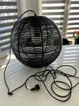 Lampa ogrodowa kula wiszaca Sage. Czarna 50