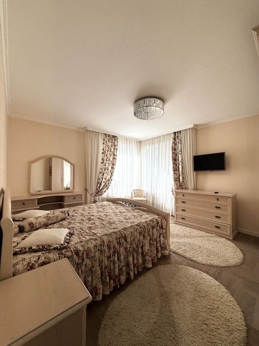 Велика 3к-Квартира з Авторським ремонтом у Калиновій Слободі.