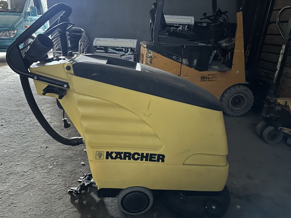 Підлогомийна машина Karcher