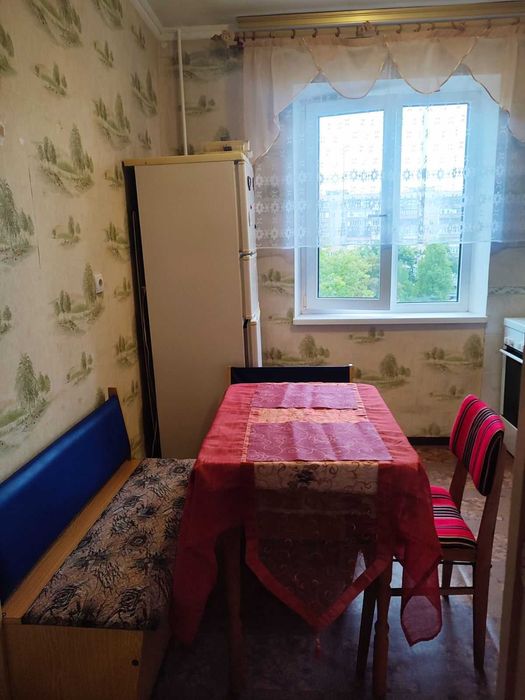 2 кімнатна, Бажана 5а, ГАЗ, тихий двір, метро Харківська -5хв пішки