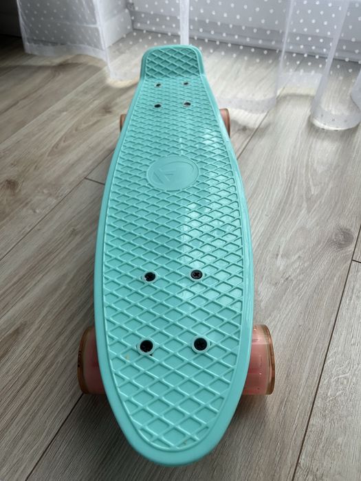 Deskorolka ze świecącymi kółkami