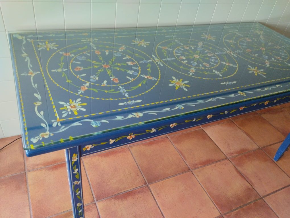 Mesa de Cozinha e Bancos