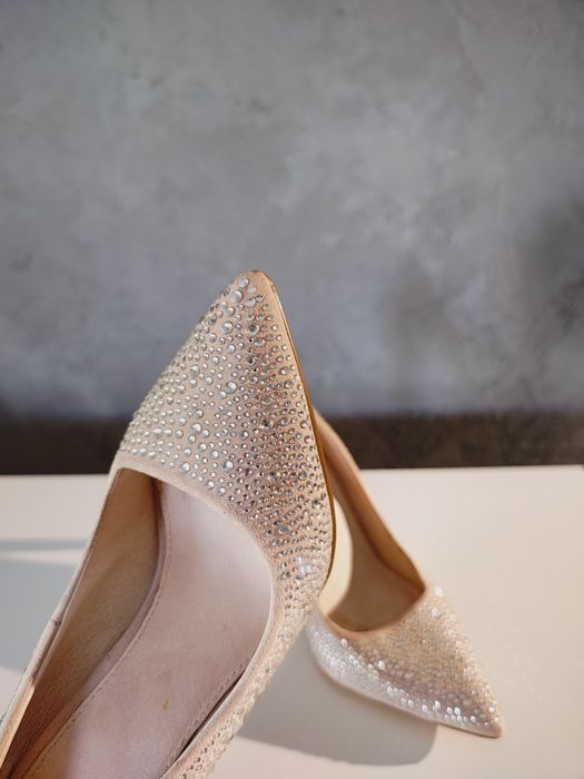 Buty na obcasie z kryształkami firmy next