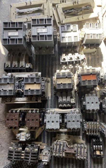 Контакти, плати, радіодеталі, автомати