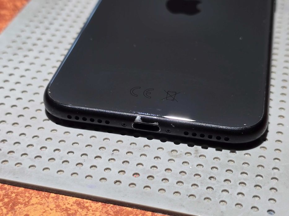 FV23% Używany - Apple iPhone SE 2020 64GB Czarny (4) - GSM Baranowo