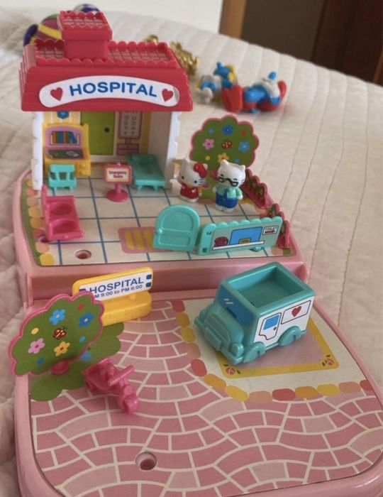 Brinquedo Hospital rosa da Kitty