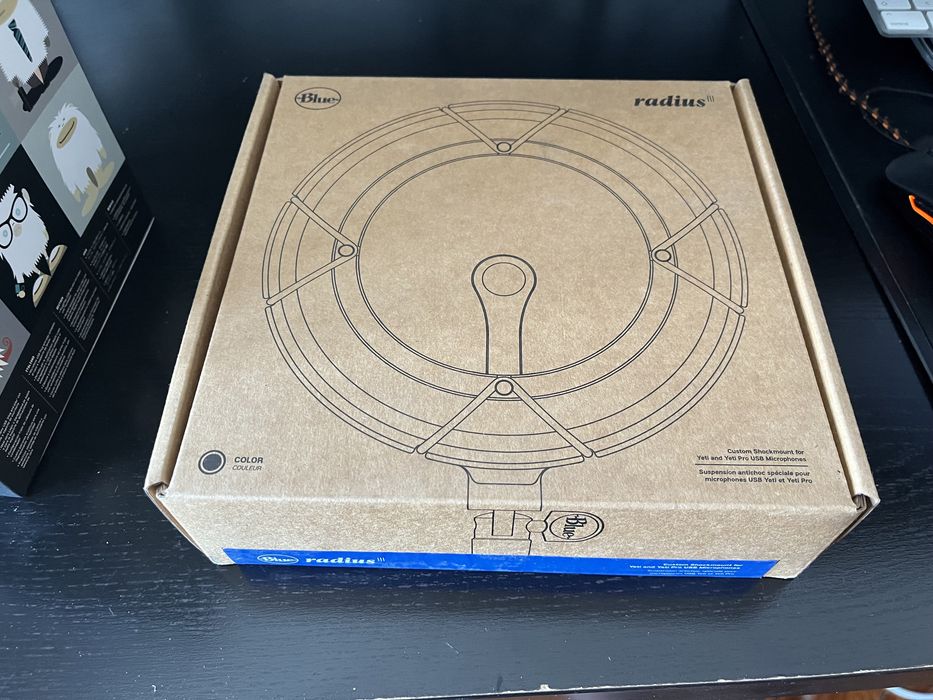 Blue Yeti Blackout Microfone selado c/ Suporte