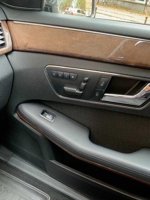 Mercedes Benz E350 повний привід 2011 рік