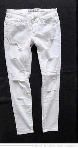 Only jeansy rurki skinny przetarcia śmietankowe spodnie jeansy xxs