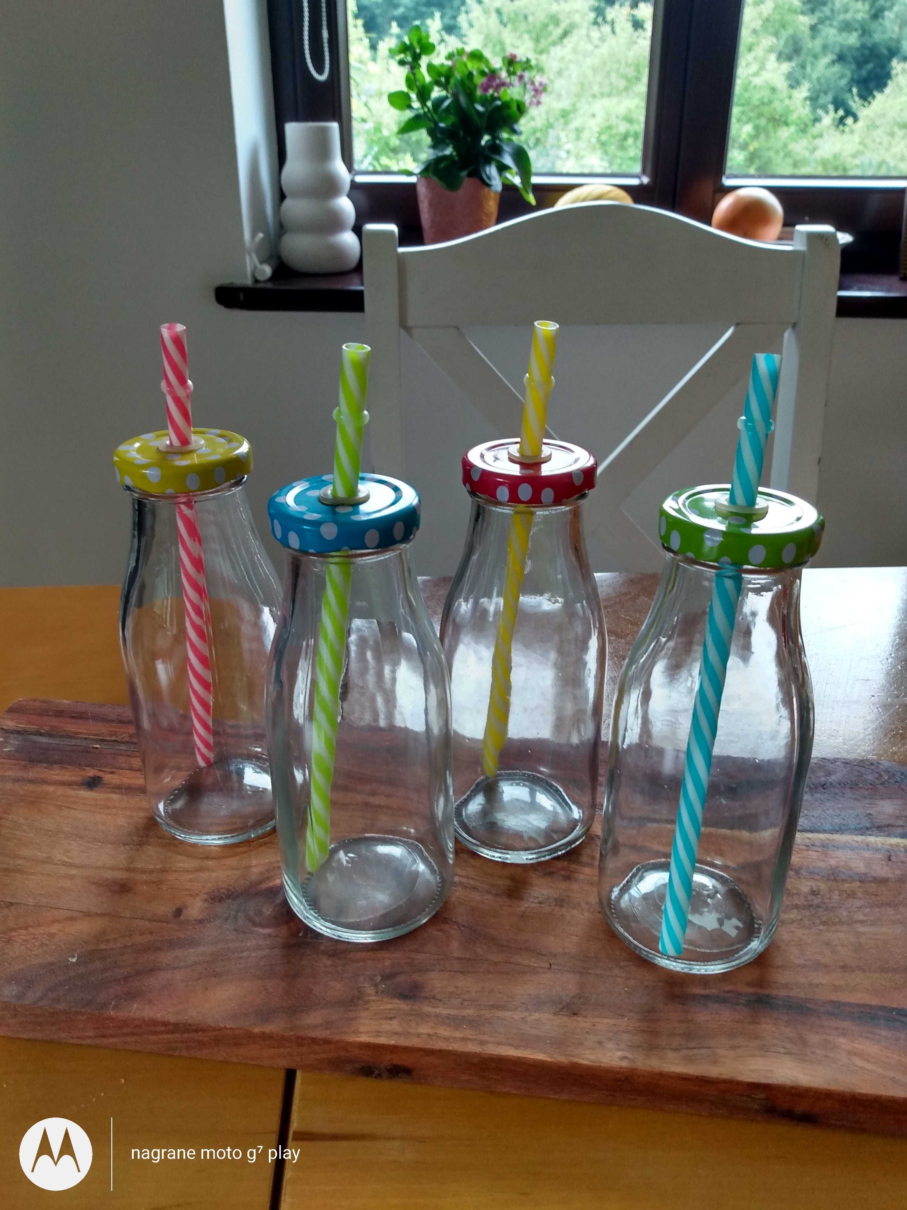 Zestaw czterech słoiczków szklanek