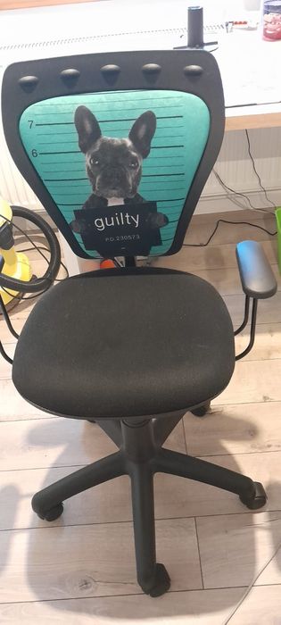 Biurko z krzesłem