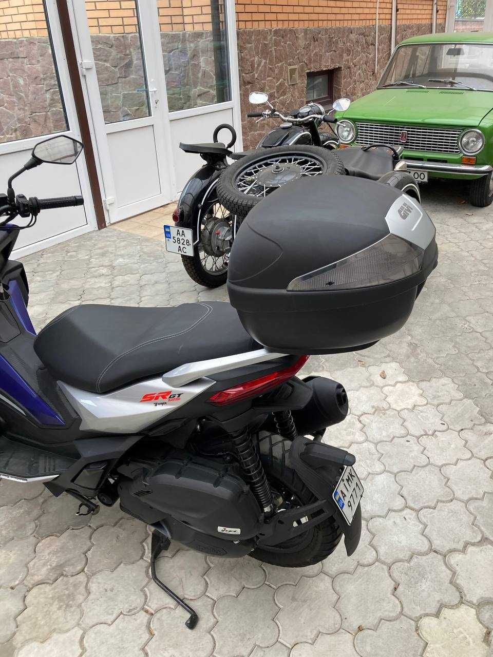 скутер Aprilia sr 125 gt