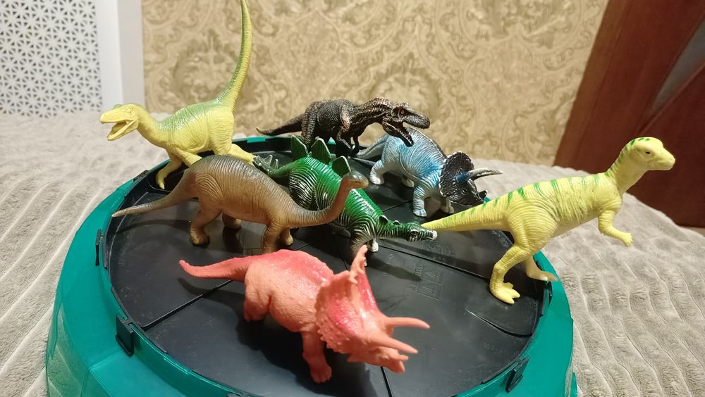 Динозаври різних розмірів