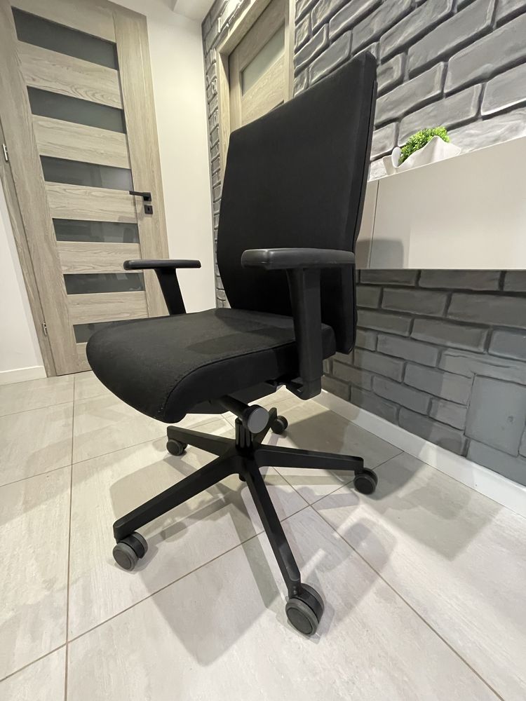 Fotel biurowy Interstuhl 152Y, fotel ergonomoczny premium obrotowy