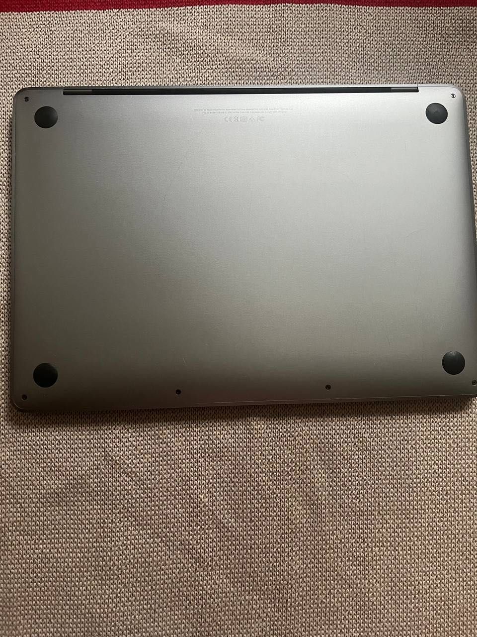 Продам MacBook Pro 13 2017 года (A1708) 8/256