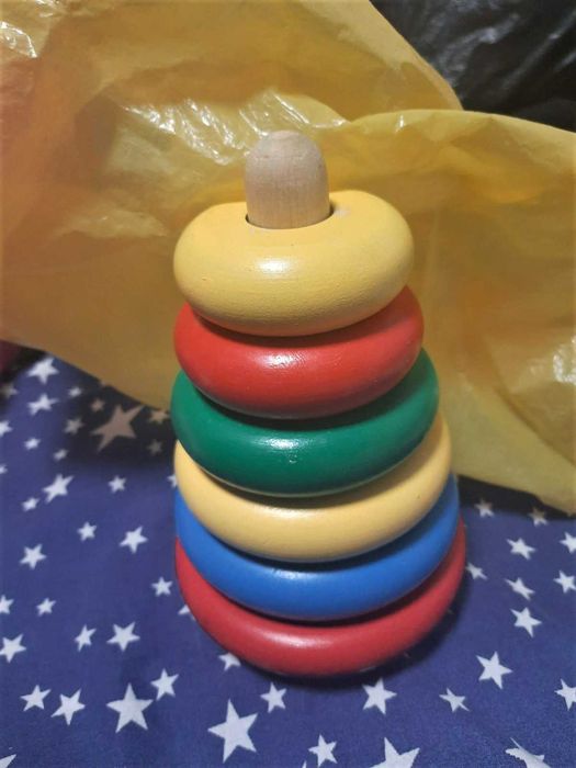 Дерев'яна пірамідка іграшка