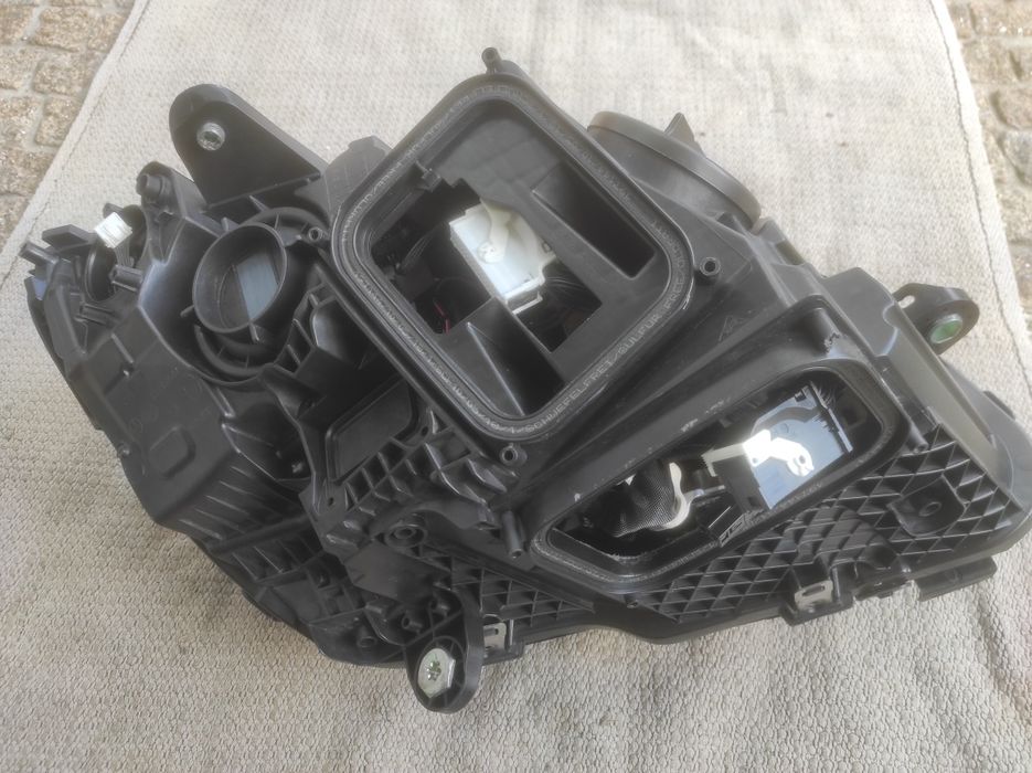 Farol esquerdo Mercedes 205 lift Full Led Multibeam