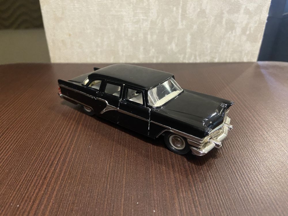 Модель Чайка 1:43 СССР