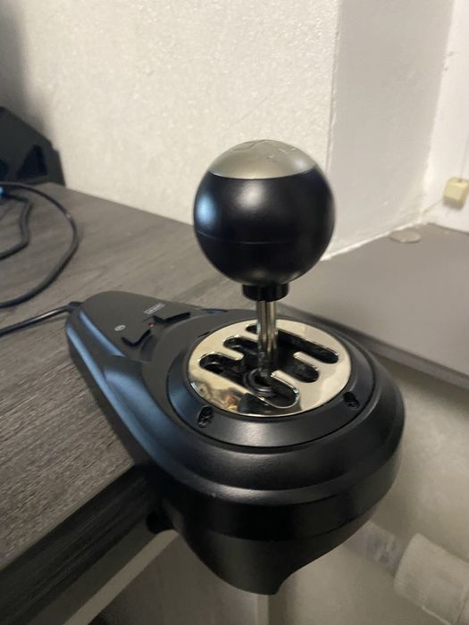 Продам руль ігровий Tracer з кробкою передач та педалями.