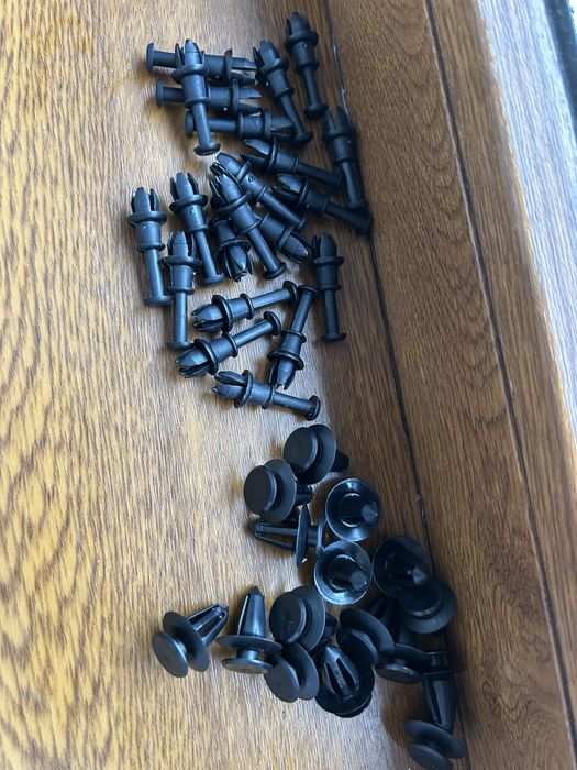 Кліпси для авто різних марок