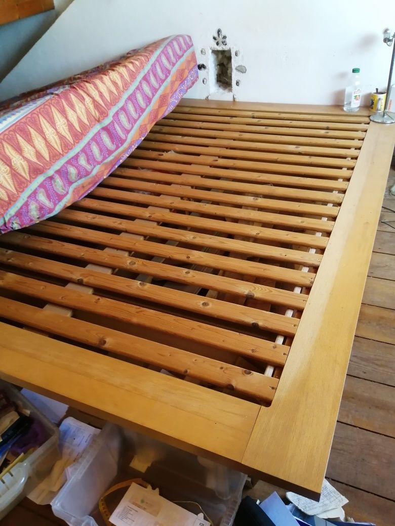 Cama com estrado para colchão de 160 x 200 cm