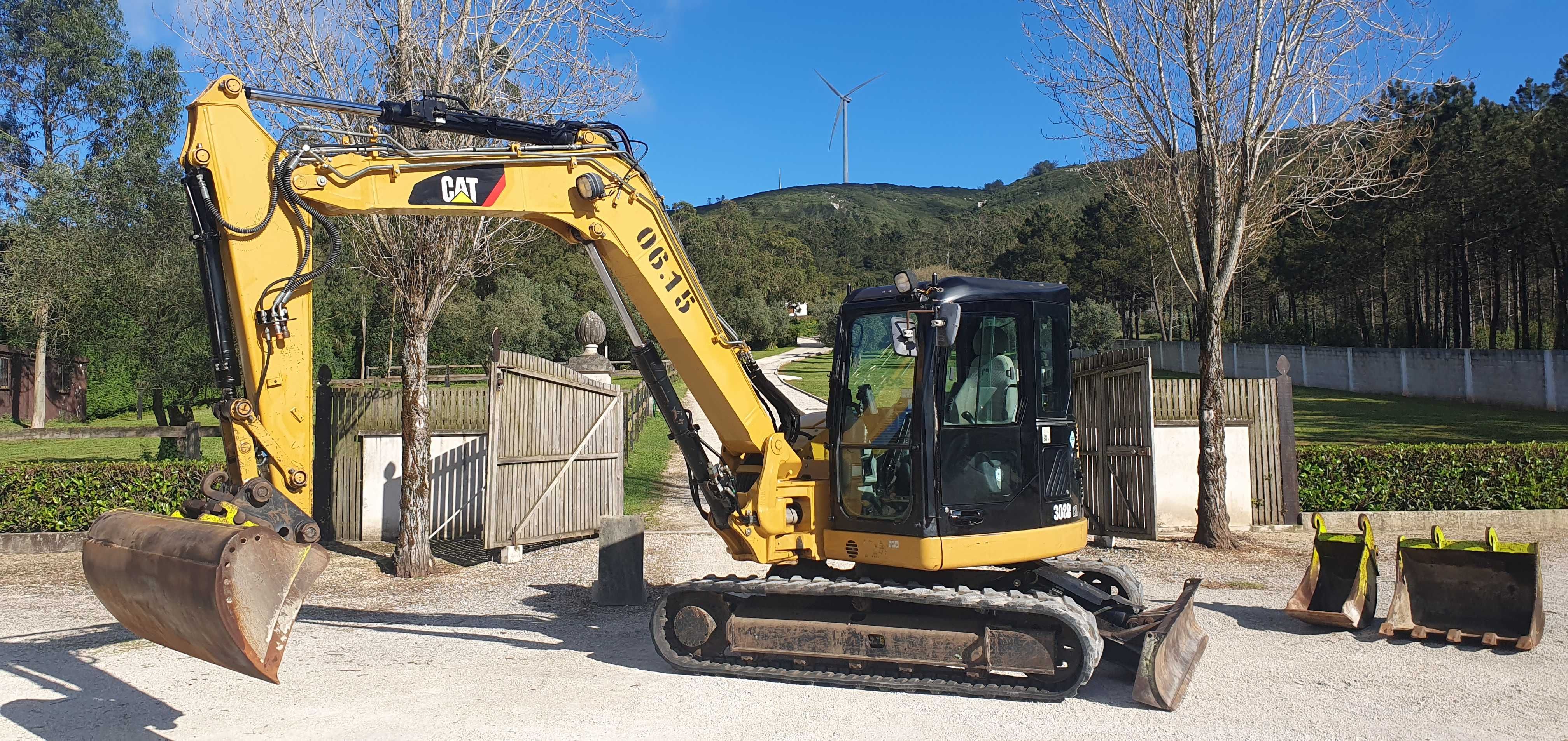 Mini Escavadora Giratoria Caterpillar 308D CR com Martelo Hidráulico