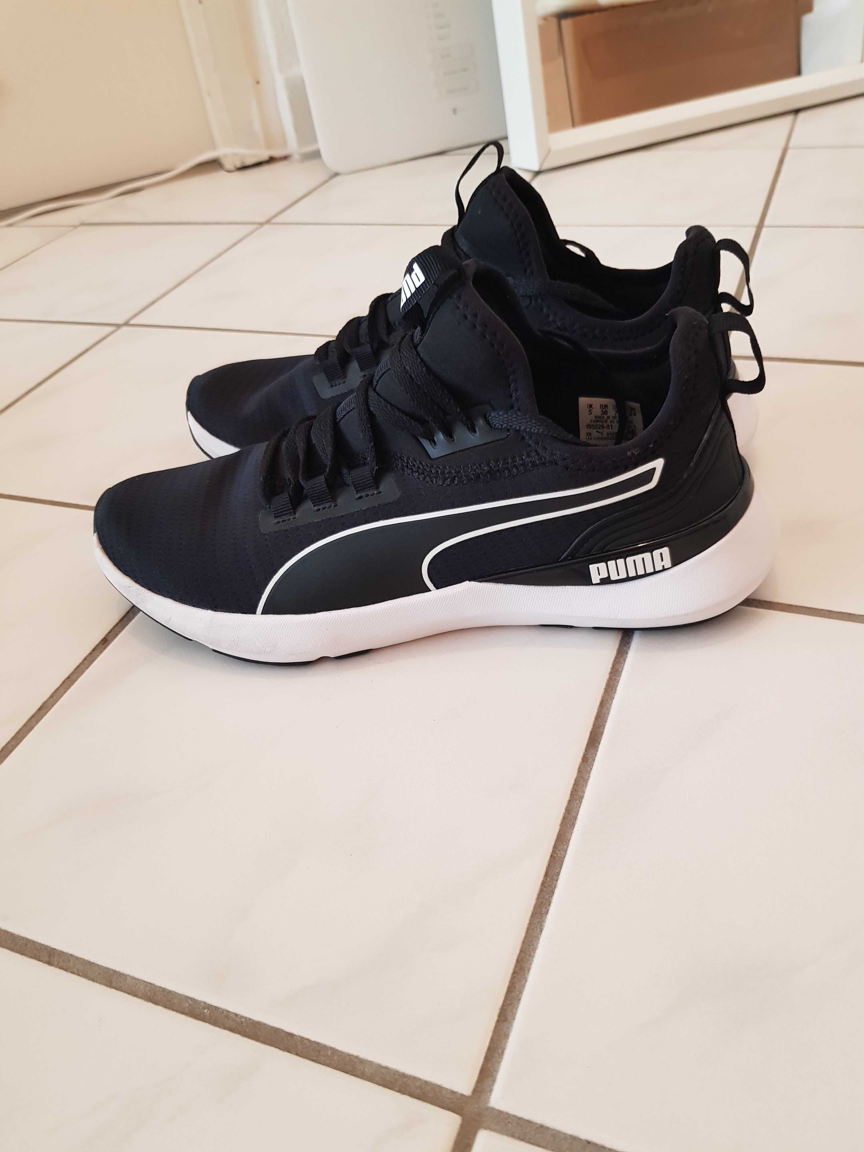 Продам женские кроссовки Puma.