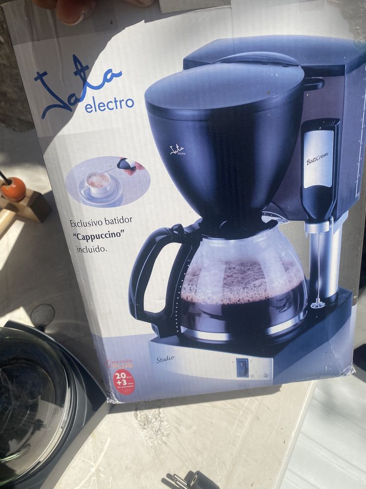 Máquina de Café Filtro JATA CA385