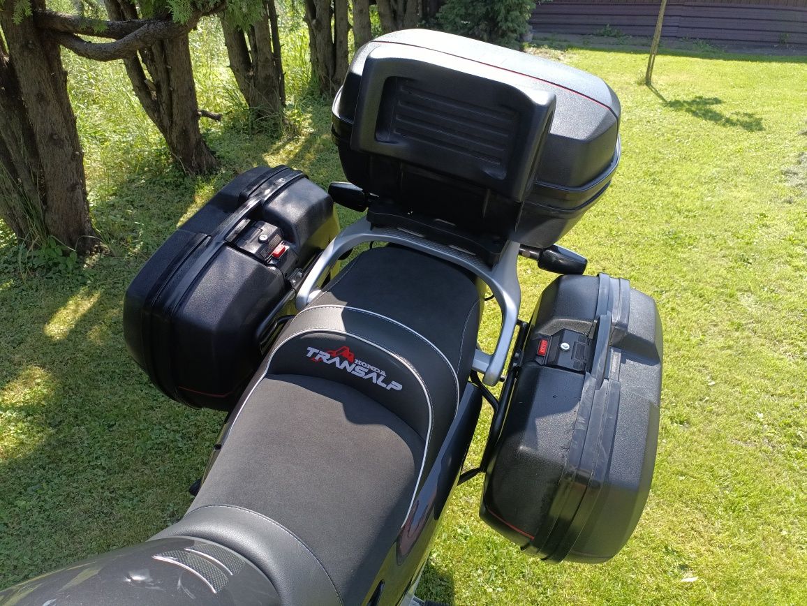 Honda Transalp 650 Warto vstrom gs