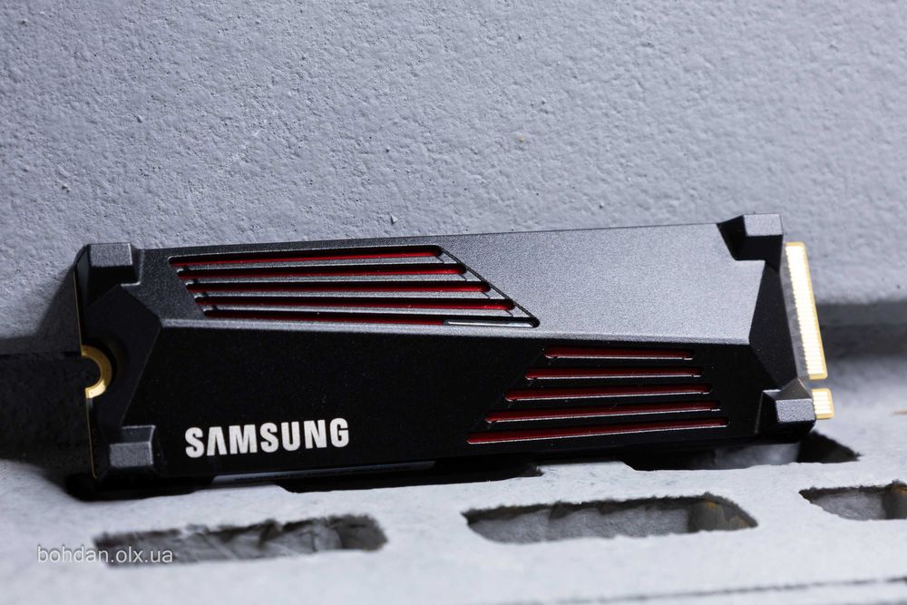 Samsung 990 PRO with Heatsink 4TB NVMe SSD (MZ-V9P4T0CW)