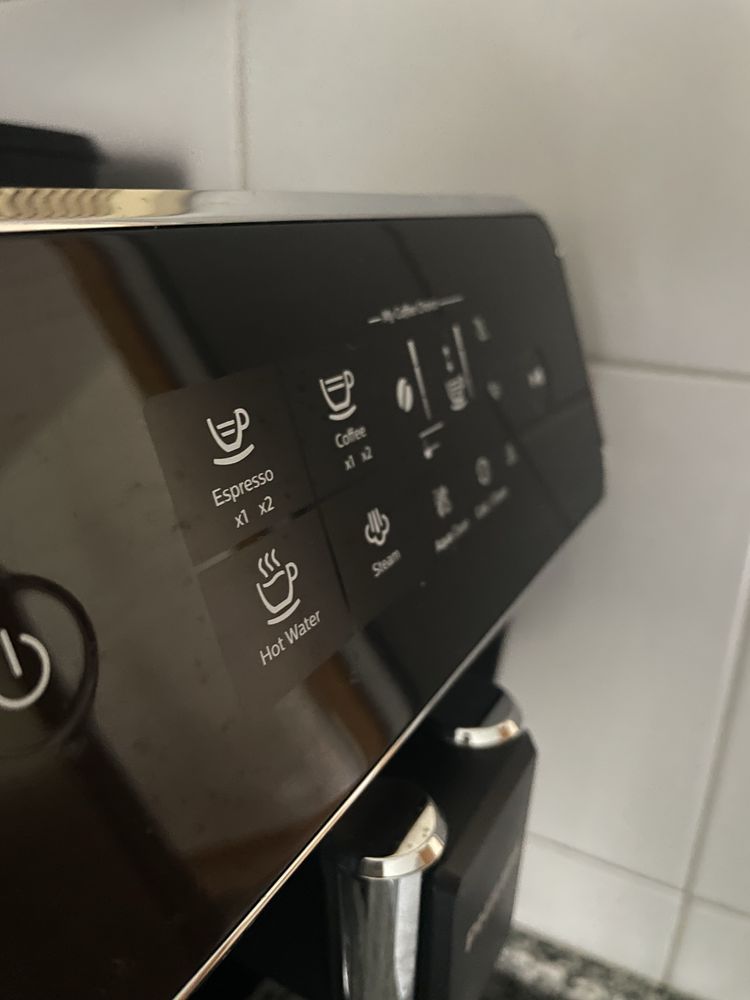 Máquina de Café Automática PHILIPS EP2221/40