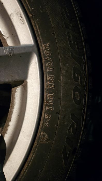 Зимова гума шини пірелі 215 60 17 18рік