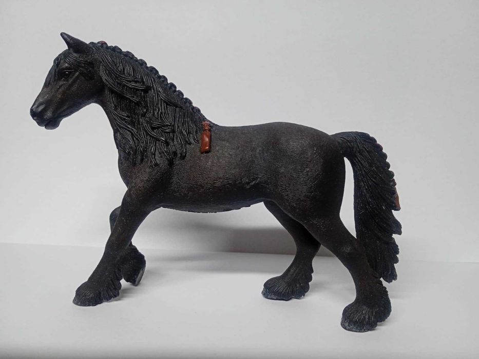Schleich - koń klacz rasy fryzyjskiej