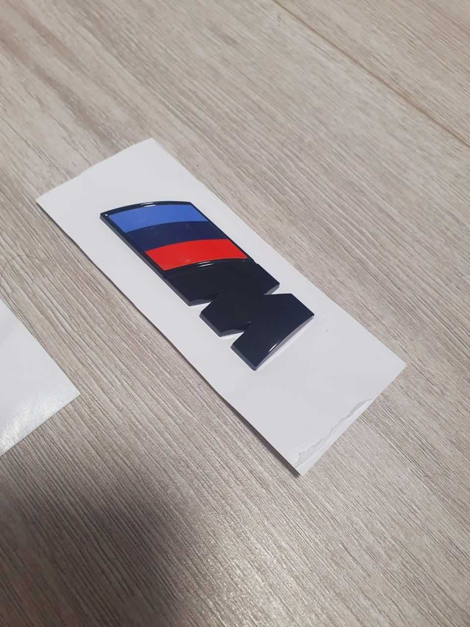 Эмблема на багажник BMW M Style чёрный глянец и хром логотип шильдик