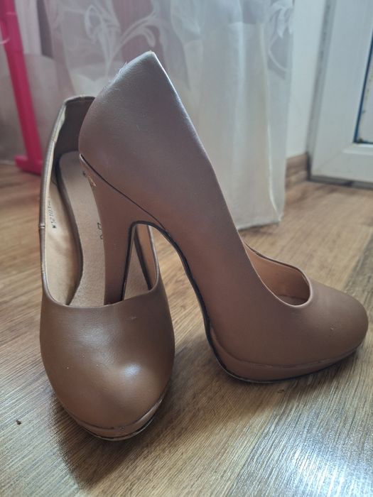 Туфлі лодочки бежеві на каблуку