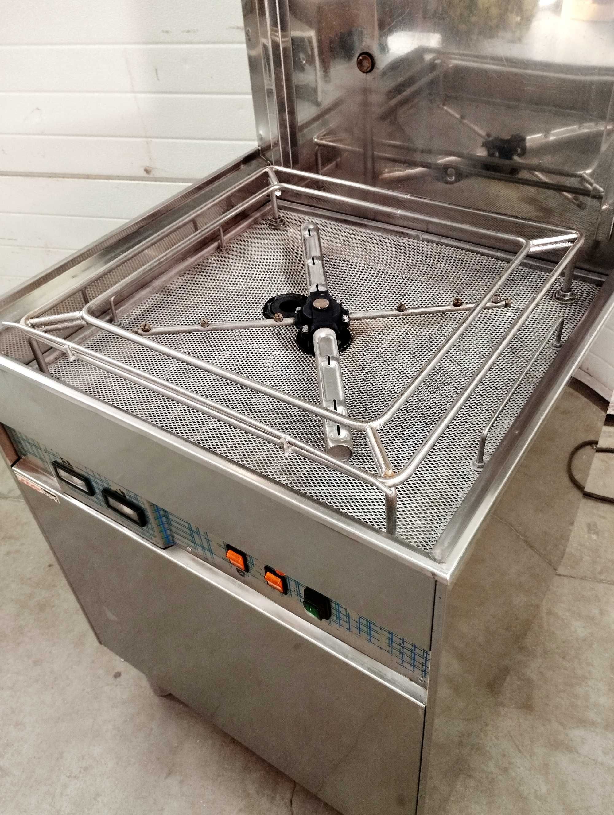 Maquina de Lavar Loiça de Capota "UNIVERBAR"