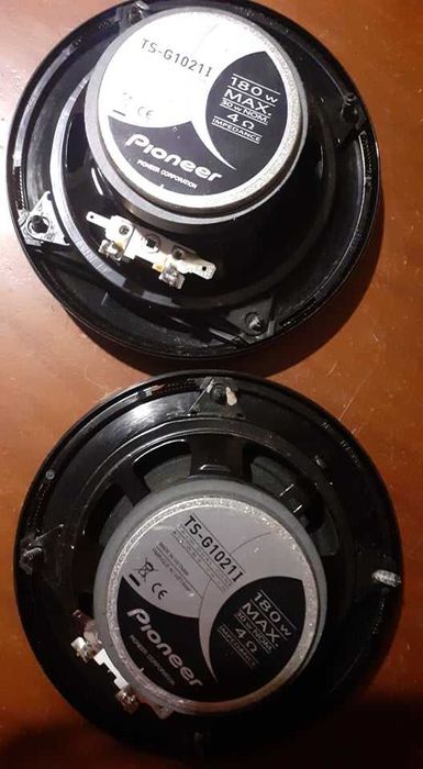 Colunas Pioneer pretas