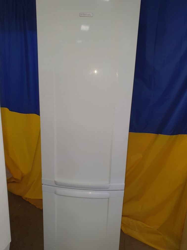 Холодильник Electrolux 2 метра, комбинированный