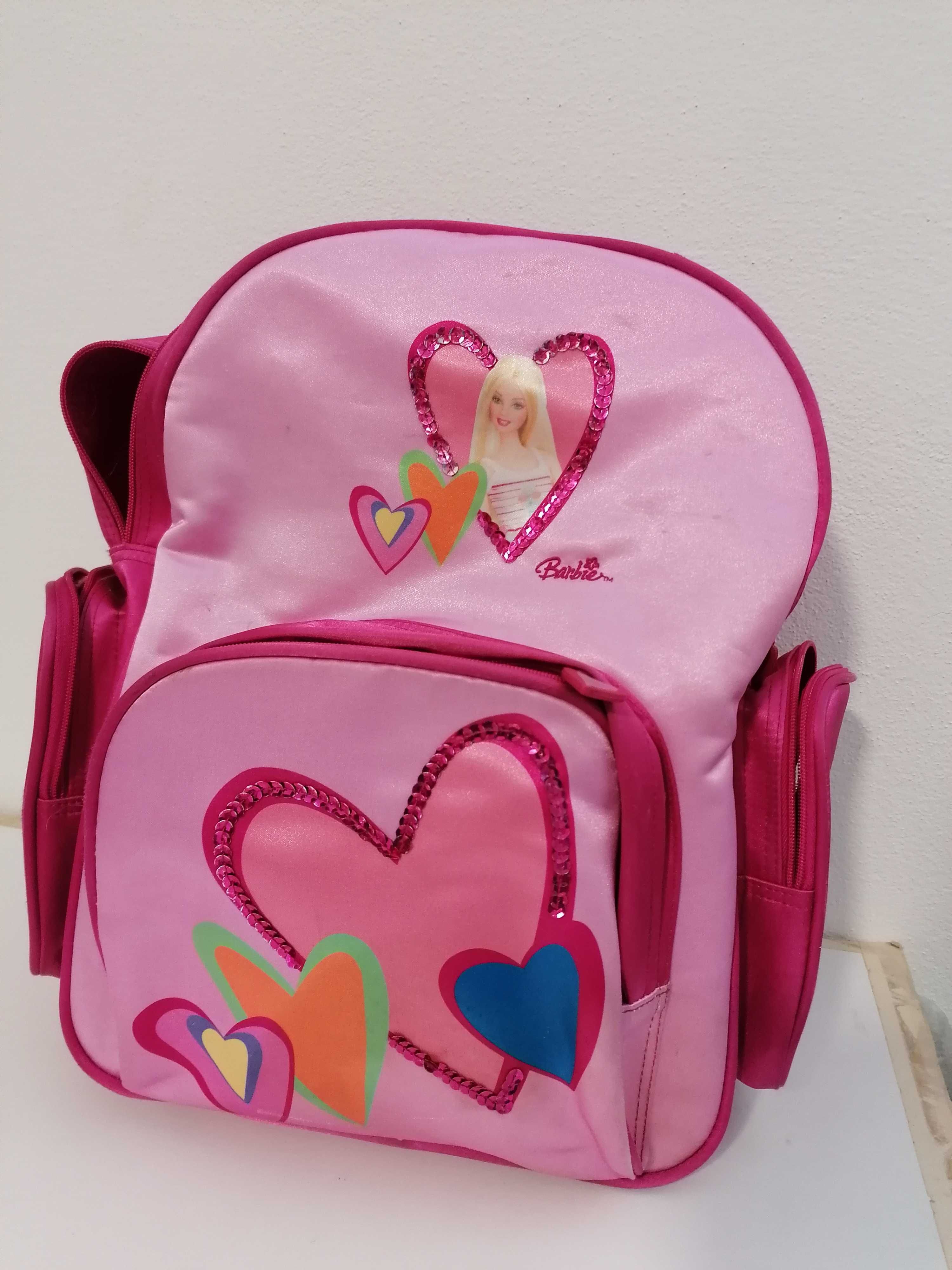 Mochila Rosa e Barbie Escola