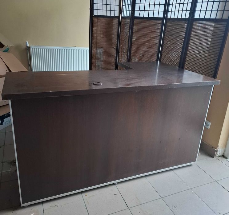 Lada sklepowa narożna, cieżka, Brąz