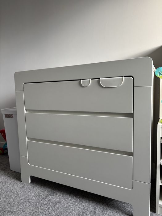 Komoda pinio  biala piekna